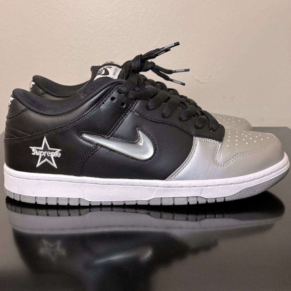 Supreme Nike Dunk Low QS ‘Metallic Silver’ Sz. 8.5 men’s